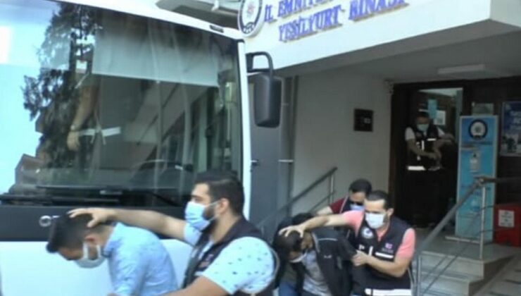 İzmir'de yasa dışı silah ticaretine 11 tutuklama
