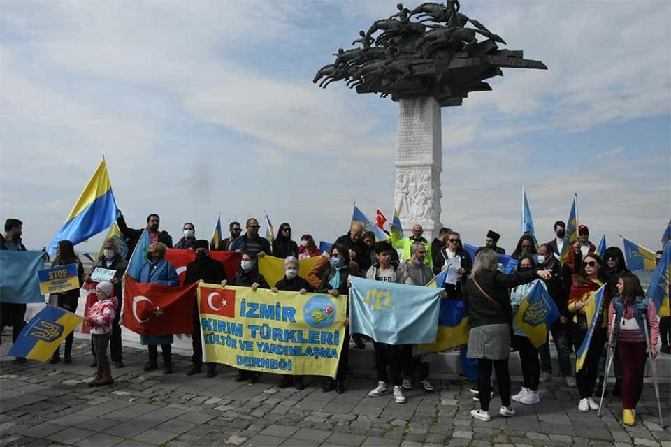 RUSYA'nın Ukrayna'ya y&ouml;nelik başlattığı harekatın 4'&uuml;nc&uuml; g&uuml;n&uuml;nde, İzmir'de yaşayan Ukraynalılar