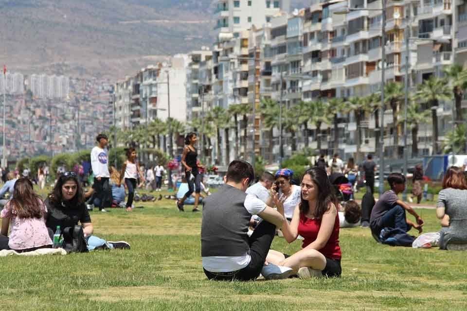 İzmir'de yeni haftada hava sıcaklıklarının ortalama 4 derece y&uuml;kselmesi bekleniyor.