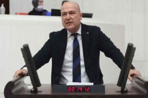 CHP İzmir Milletvekili Murat Bakan, İzmir&rsquo;de yıkılıp yeniden yapılan okullara