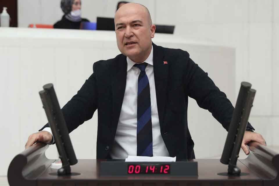 CHP İzmir Milletvekili Murat Bakan, İzmir&rsquo;de yıkılıp yeniden yapılan okullara