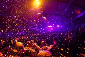 İzmir 2022&rsquo;ye m&uuml;zikle &ldquo;merhaba&rdquo; diyecek. 31 Aralık gecesi İzmirliler kentin