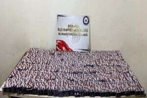 İzmir'in Bayraklı il&ccedil;esinde, polis ekiplerinin uyuşturucu ticaretine y&ouml;nelik yaptığı araştırma