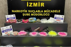 İzmir'in Bayraklı il&ccedil;esinde bir eve d&uuml;zenlenen baskında 10 bin 95