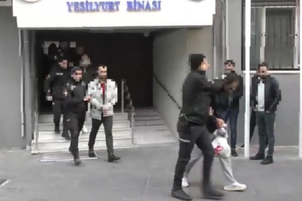 İzmir'de, 1-15 Ocak'taki uyuşturucu operasyonlarında, &ccedil;eşitli t&uuml;rlerde&nbsp;&ccedil;ok sayıda uyuşturucu maddeyle
