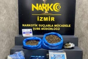 İzmir'de ger&ccedil;ekleştirilen 74 farklı operasyonda y&uuml;kl&uuml; miktarda uyuşturucu ve yapımında