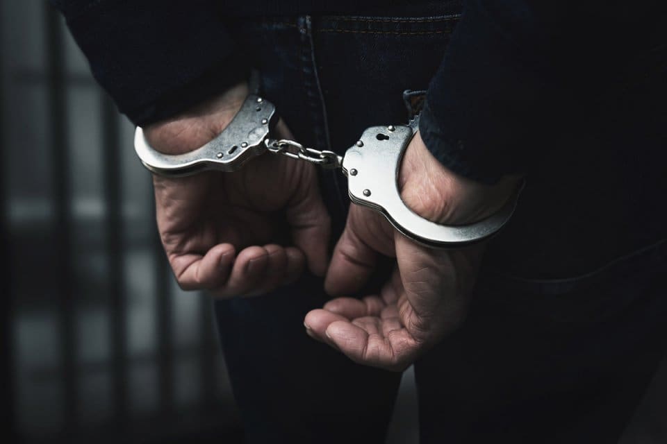 İzmir'de ter&ouml;r &ouml;rg&uuml;t&uuml; DHKP/C'ye y&ouml;nelik operasyonda g&ouml;zaltına alınan ş&uuml;pheliler serbest