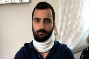 İzmir'de asistan doktor Kadir Song&uuml;r'&uuml; (26) jiletle boynundan yaralayan ve
