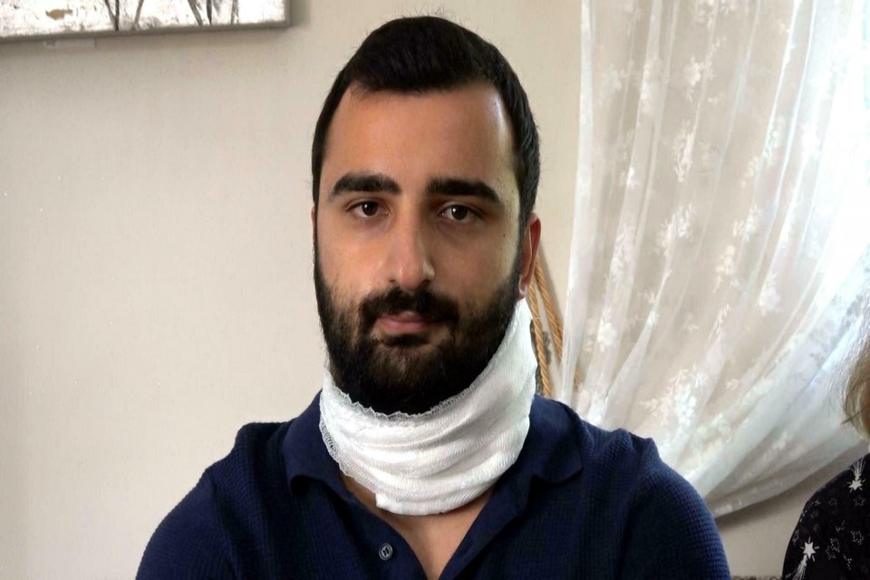 İzmir'de asistan doktor Kadir Song&uuml;r'&uuml; (26) jiletle boynundan yaralayan ve