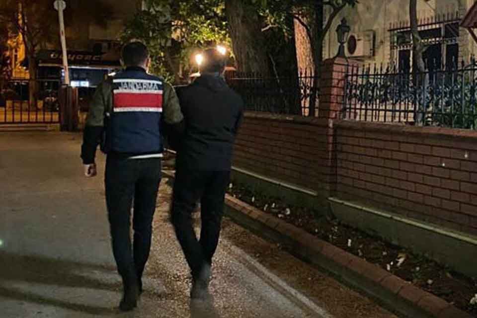 İzmir merkezli 13 ilde, FET&Ouml;/PDY&rsquo;nin T&uuml;rk Silahlı Kuvveleri (TSK) ve