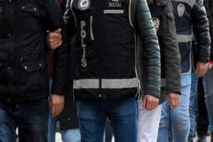 İzmir'de, Fetullah&ccedil;ı Ter&ouml;r &Ouml;rg&uuml;t&uuml;'n&uuml;n (FET&Ouml;) h&uuml;cre evlerine y&ouml;nelik operasyonda g&ouml;zaltına