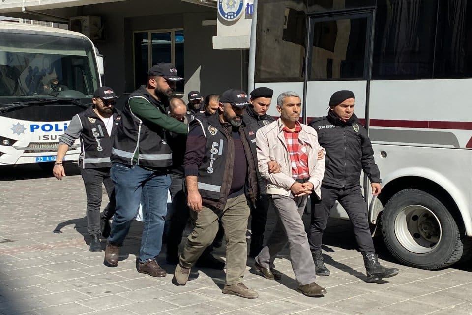 İzmir merkezli 5 ilde, FET&Ouml;/PDY'ye y&ouml;nelik 'Gazi Turgut Arslan' operasyonunda