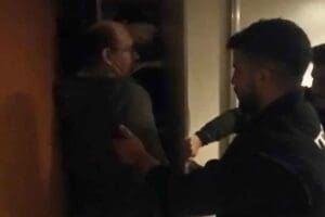 İZMİR'de polisin, FET&Ouml;'n&uuml;n h&uuml;cre evlerine y&ouml;nelik d&uuml;zenlediği operasyonda g&ouml;zaltına alınan