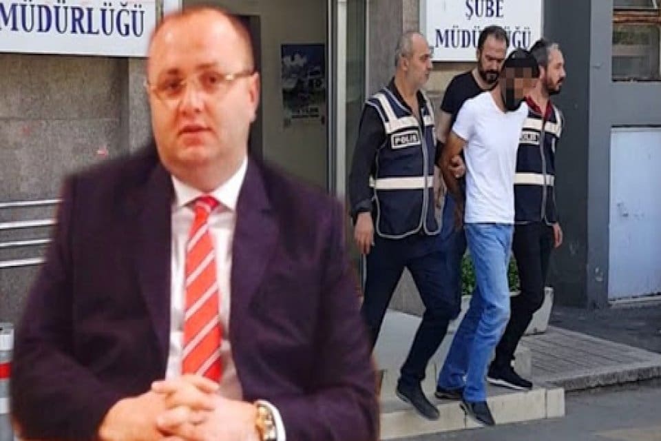 İzmir'de, iş insanı Ahmet Kurtuluş'un elektronik kelep&ccedil;eyle ev hapsinde tutulduğu