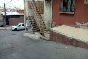 Olay, d&uuml;n saat 08.00 sıralarında, Konak il&ccedil;esinde Zeytinlik Mahallesi'nde meydana