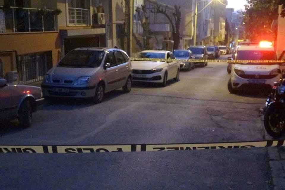 İzmir'in Buca il&ccedil;esinde aralarında husumet olan komşusu Adem Ateş'i (38)