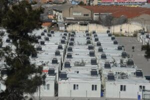 İzmir'in Bayraklı il&ccedil;esinde bulunan konteyner kent, deprem b&ouml;lgesindeki afetzedeler i&ccedil;in