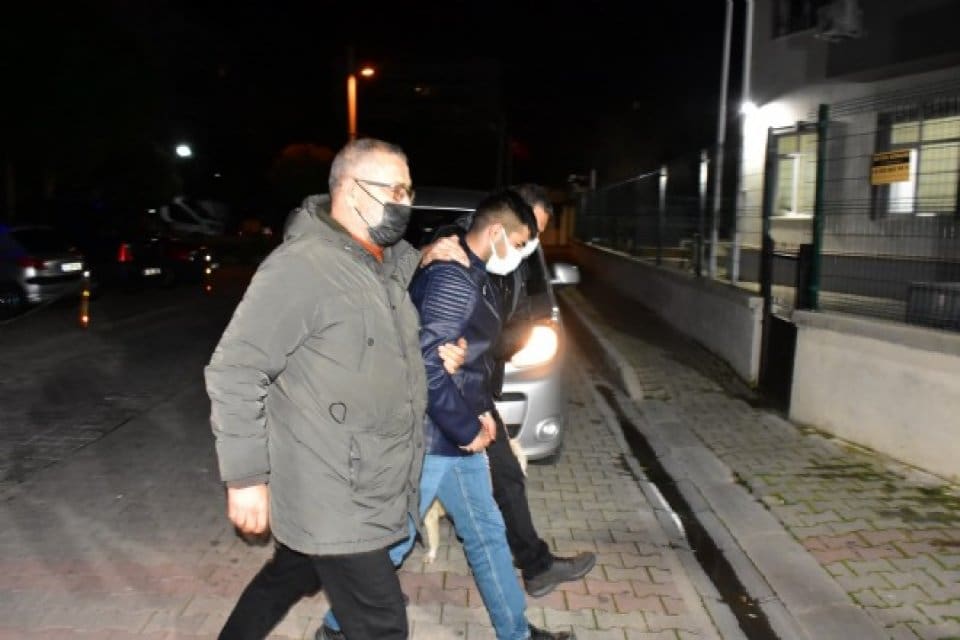 Bayraklı il&ccedil;esinde, tartışma sırasında bı&ccedil;aklanarak ağır yaralanan ve kaldırıldığı hastanede