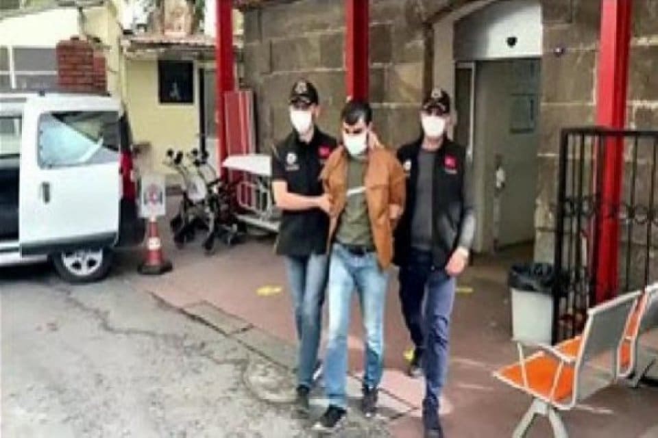 İzmir'deki nevruz etkinliği sonrası ter&ouml;r &ouml;rg&uuml;t&uuml; PKK/KCK'yı &ouml;ven slogan attıkları