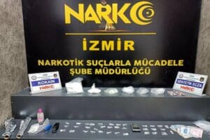 İZMİR'de, son 1 haftada d&uuml;zenlenen uyuşturucu operasyonlarından g&ouml;zaltına alınan 51