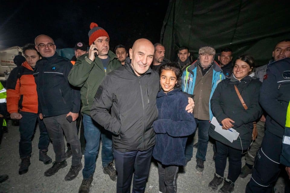 İzmir B&uuml;y&uuml;kşehir Belediyesi&rsquo;nin afet b&ouml;lgesine oluşturduğu yardım koridoruyla bug&uuml;ne kadar
