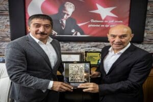 İzmir B&uuml;y&uuml;kşehir Belediye Başkanı Tun&ccedil; Soyer, Kars&rsquo;ın Susuz il&ccedil;esinde kuraklık