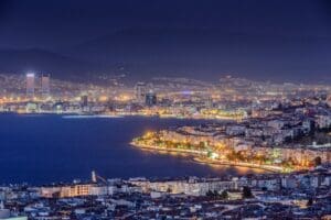 İzmir&rsquo;de gayrimenkul&uuml;n fiyatı, depreme diren&ccedil;li olması ilk dikkat edilen &ouml;zellikler
