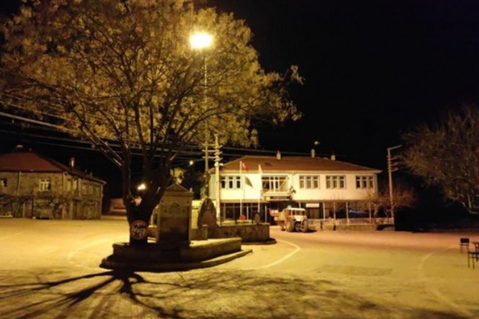 Konya Seydişehir'de 3 kişide mutasyonlu koronavirüs tespit edilen bir mahalle