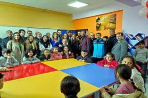 T&uuml;rkiye'nin d&ouml;rt bir yanında okullara k&uuml;t&uuml;phaneler kuran Kadınları ve &Ccedil;ocukları