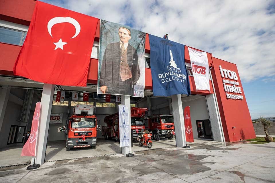 İzmir B&uuml;y&uuml;kşehir Belediye Başkanı Tun&ccedil; Soyer'in organize sanayi b&ouml;lgelerine itfaiye