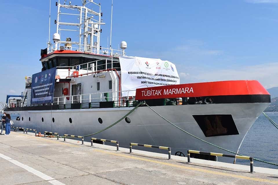 İzmir'de 30 Ekim 2020'de Sisam Adası ile Kuşadası K&ouml;rfezi arasındaki