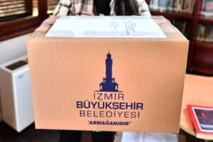 İzmir B&uuml;y&uuml;kşehir Belediyesi T&uuml;rkiye&rsquo;nin d&ouml;rt bir yanına kitap desteğini s&uuml;rd&uuml;r&uuml;yor.