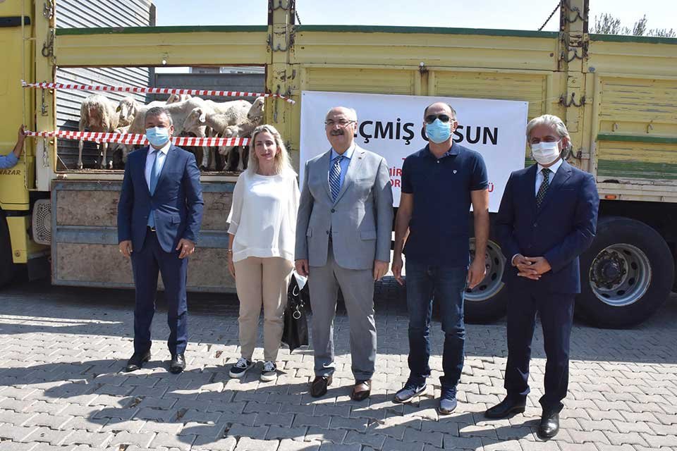 İzmir'deki hayırseverler, orman yangınlarında büyük kayıplar yaşayan Antalya ve Muğla'daki