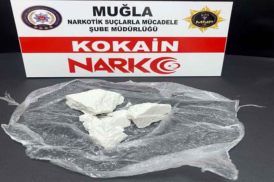MUĞLA'nın Marmaris il&ccedil;esinde, polis ekiplerince narkotik k&ouml;peği 'Coco' ile bir