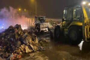 İzmir'in Bayraklı il&ccedil;esinde toplanan yardımların, Kahramanmaraş'ın Elbistan il&ccedil;esindeki depremzedelere ulaştırılması