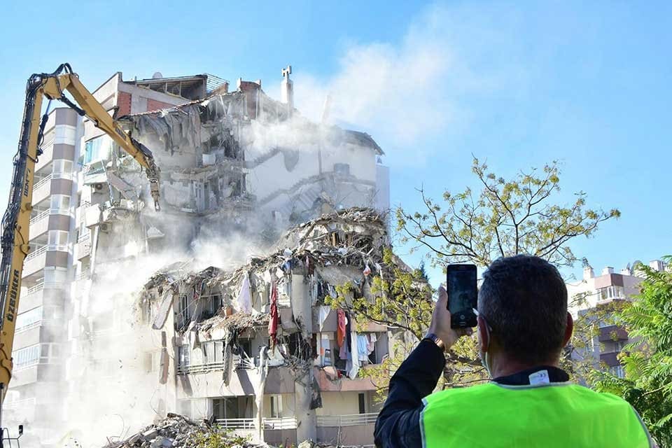 İzmir Cumhuriyet Başsavcılığı'nın 115 kişinin hayatını kaybettiği İzmir depremiyle ilgili