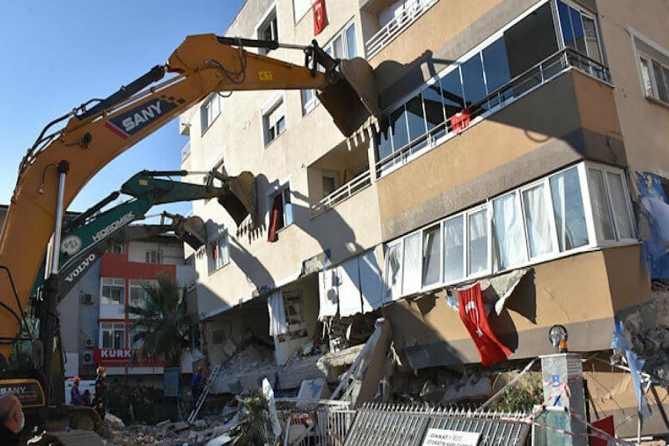 İzmir'in Seferihisar a&ccedil;ıklarında, 2020'de meydana gelen 6.6'lık depremde 11 kişinin