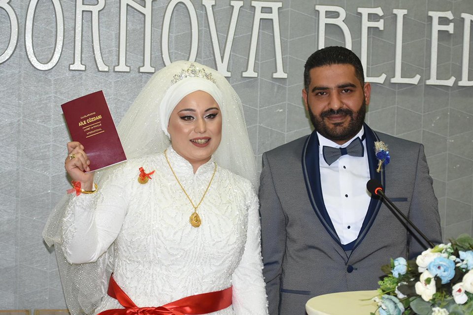 İzmir'de, meydana gelen 6.6 b&uuml;y&uuml;kl&uuml;ğ&uuml;ndeki depremde, enkazın altında kaldıktan 9.5