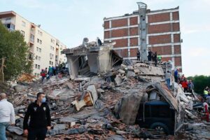 İzmir’de 30 Ekim’de meydana gelen deprem sonrası hasar gören Narlıdere