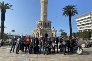 İzmir'i vuran 6.6'lık depremin ardından çadır kentlerde yaşamaya başlayan depremzedelere