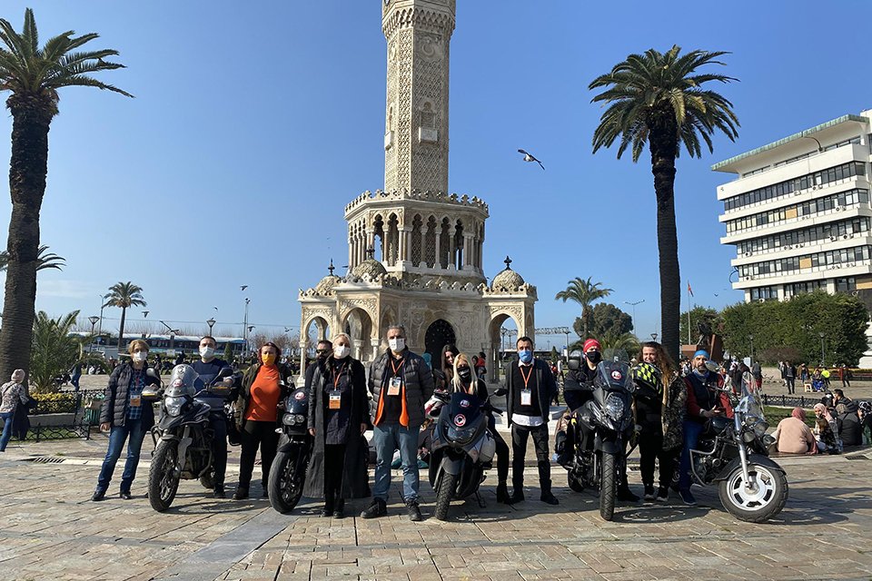 İzmir'i vuran 6.6'lık depremin ardından çadır kentlerde yaşamaya başlayan depremzedelere
