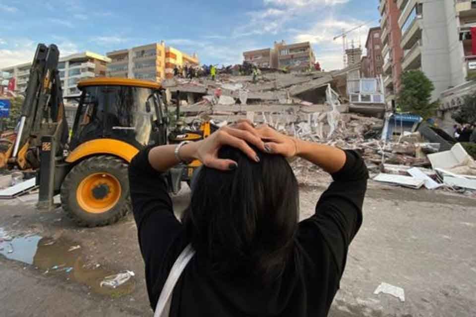 Depremde yıkılan binalarla ilgili a&ccedil;ılan davalardan sonu&ccedil;lanan &uuml;&ccedil;&uuml;nde 10 sanığa