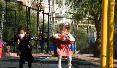 İzmir depreminin simgesi Ayda, annesinin adı verilen parkta oynadı