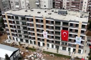 İzmirde ge&ccedil;en yıl 30 Ekim'de meydana gelen, 117 kişinin hayatını