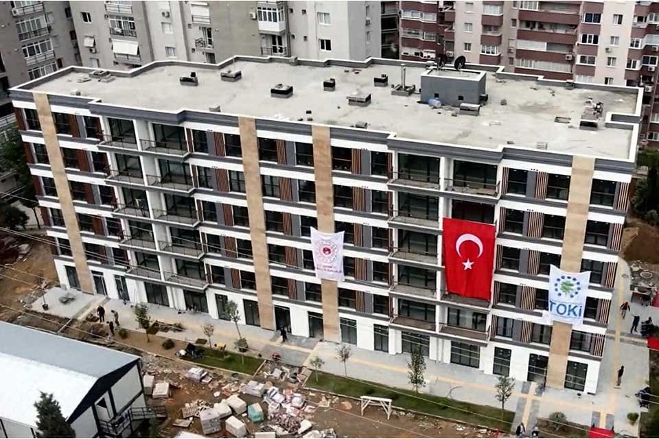 İzmirde ge&ccedil;en yıl 30 Ekim'de meydana gelen, 117 kişinin hayatını