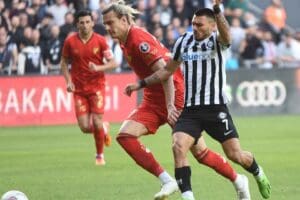 Spor Toto 1&rsquo;inci Lig&rsquo;de 34&rsquo;&uuml;nc&uuml; haftada oynanan İzmir derbisinde Altay