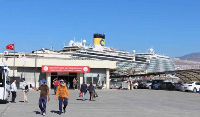 İzmir'e 2 kruvaziyer gemisi ile 3 bin 324 turist geldi