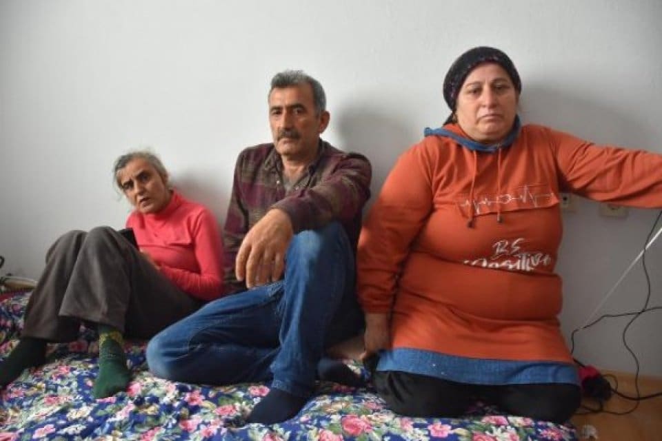 Hatay'ın merkez Antakya il&ccedil;esinde evleri yıkılınca ailesiyle İzmir&rsquo;e gelen Halil