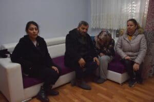 Deprem nedeniyle Malatya'daki evlerinin enkazı altında kalmaktan son anda kurtulan