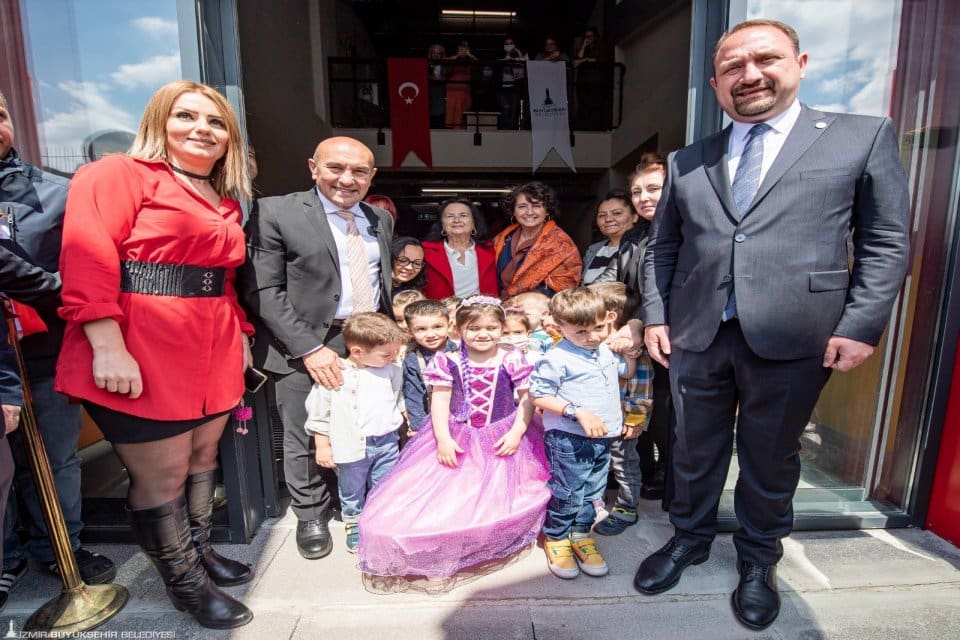 İzmir B&uuml;y&uuml;kşehir Belediye Başkanı Tun&ccedil; Soyer&rsquo;in &ccedil;ocukların sosyal gelişimlerine katkı